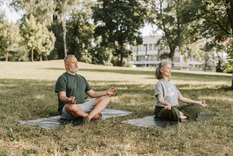 achieving mindfulness through yoga