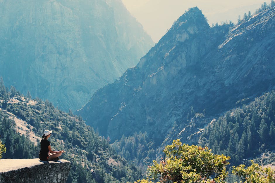 achieving mindfulness through yoga
